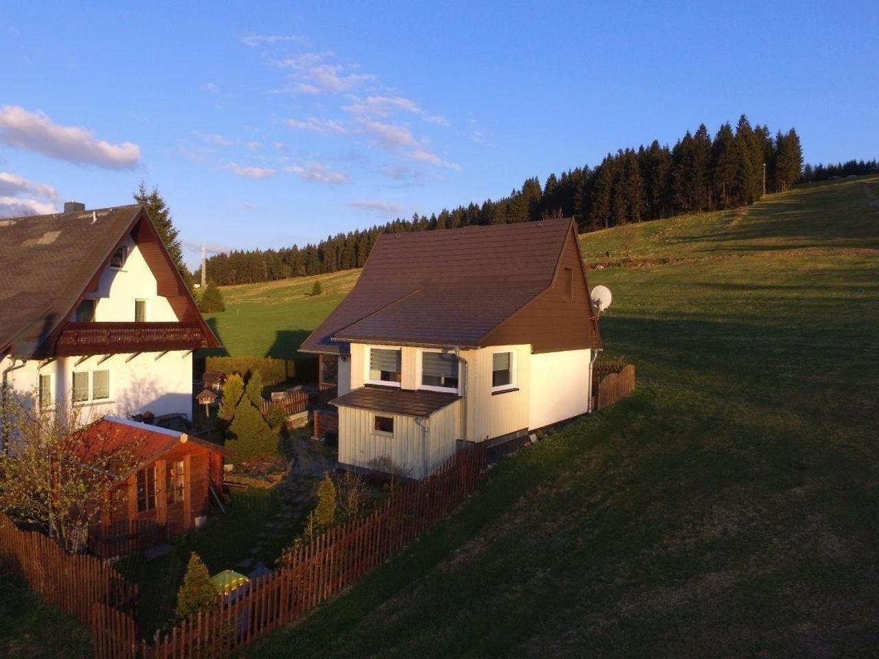 Modernes Ferienhaus In Carlsfeld Mit Grill Und Garten Eibenstock Dış mekan fotoğraf